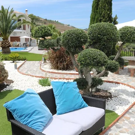 Exceptional Costa Del Sol El Espuela For 8 Heated Pool Amazing Views & Quality *